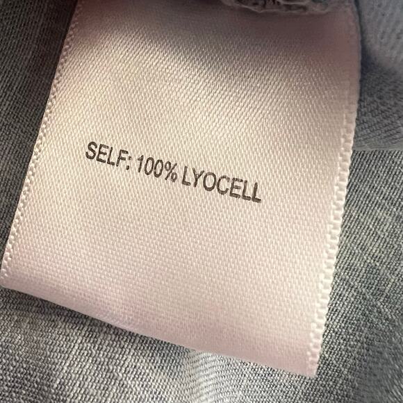 ❤️ 3/$25 Jane & Delancey Button Up Ruffled Light Denim Blouse | L - Picture 4 of 5